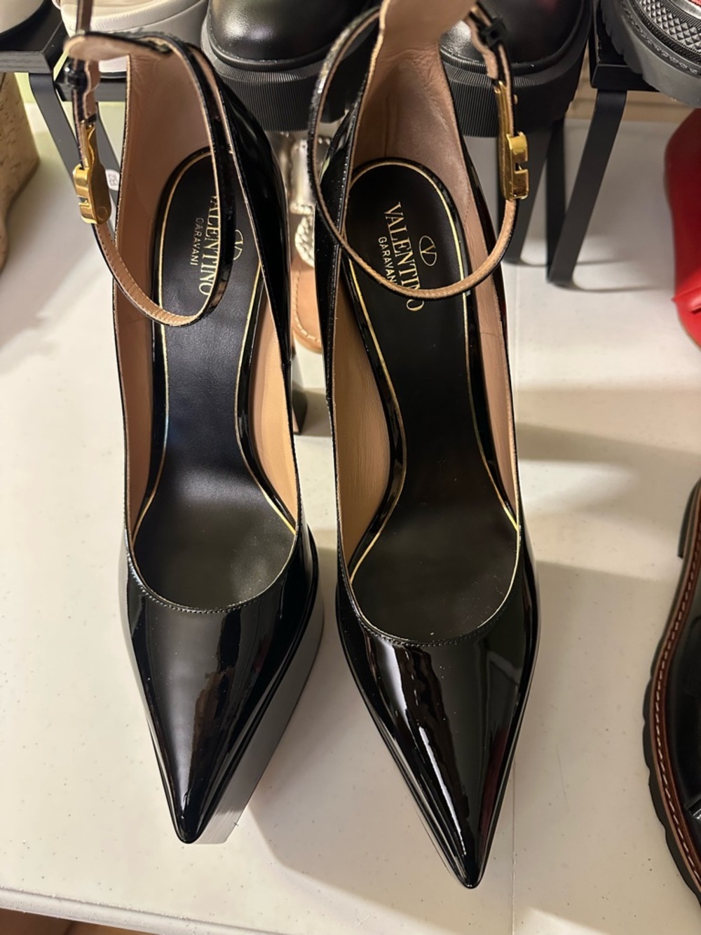 Valentino Garavani Tan-Go Black Patent Leather Platform Pumps Sz 41 10-10.5 New